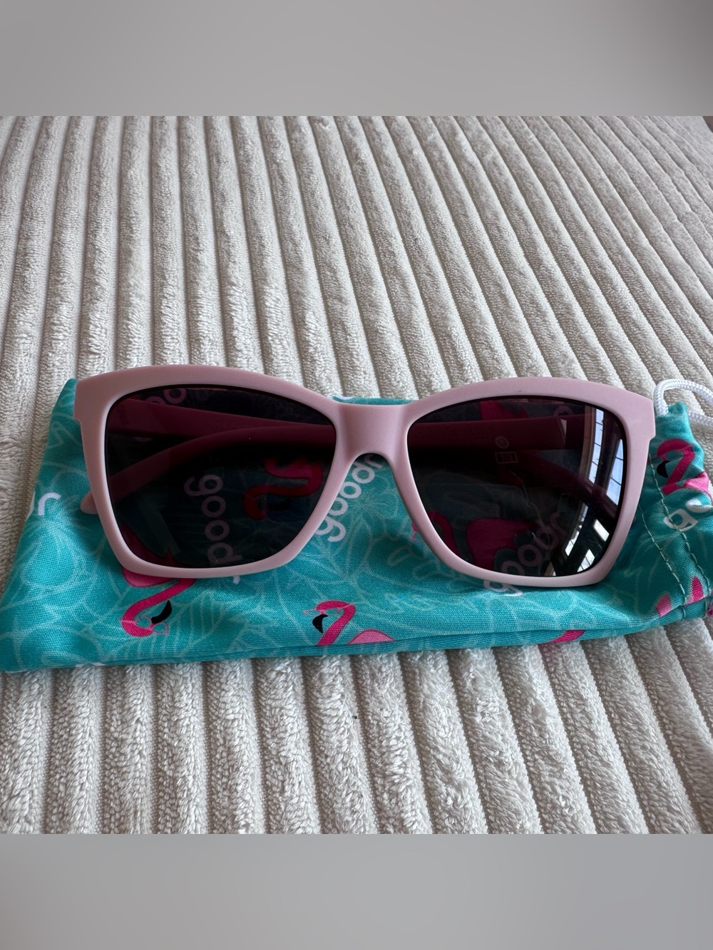 GOODR Pink Polarized Sunglasses with Turquoise Flamingo Pouch